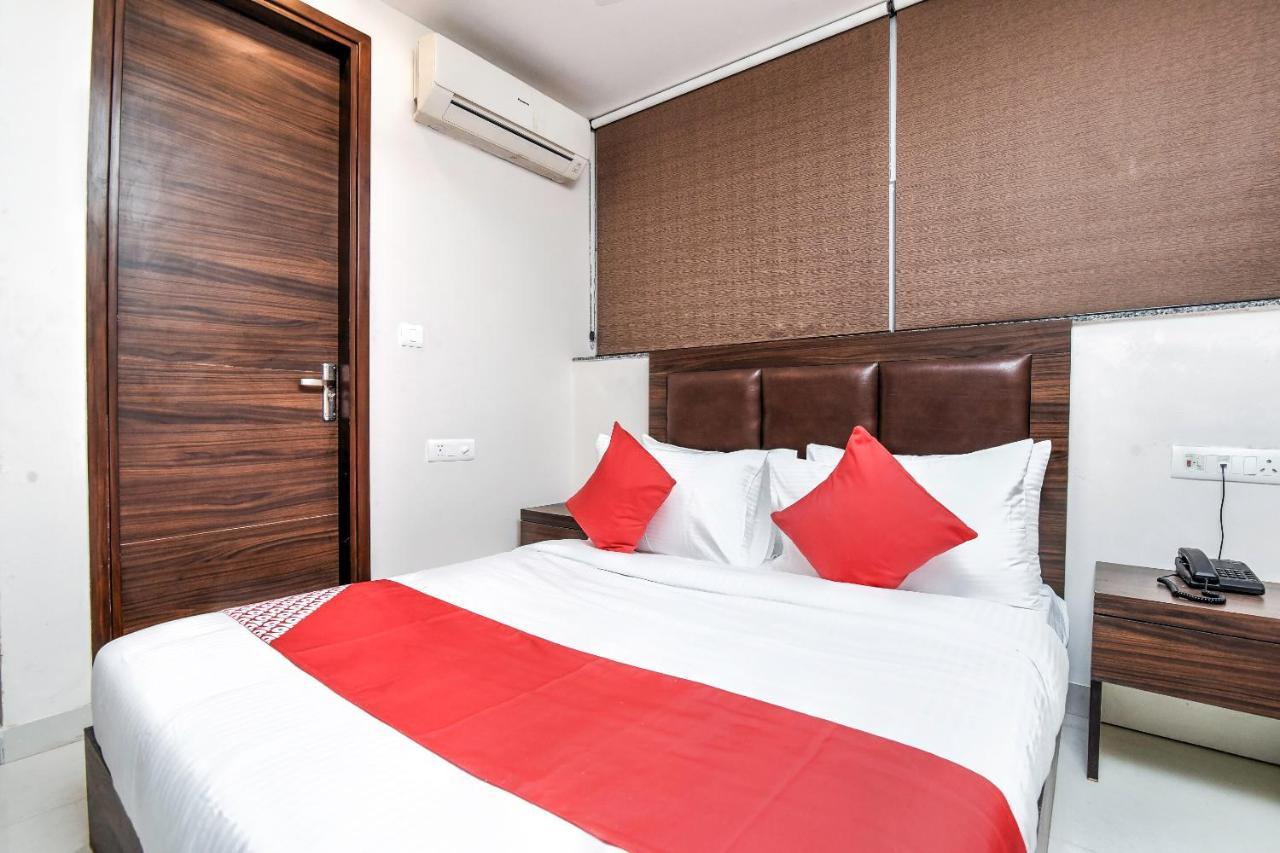 Oyo 79434 Hotel Green Villa นาคปุระ ภายนอก รูปภาพ