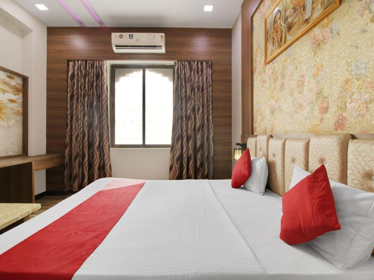 Oyo 79434 Hotel Green Villa นาคปุระ ภายนอก รูปภาพ