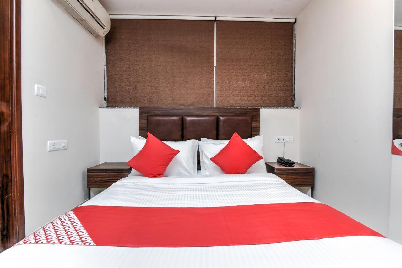 Oyo 79434 Hotel Green Villa นาคปุระ ภายนอก รูปภาพ
